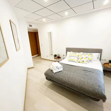 Novedad Avenida Puente Del Pilar 아파트 *